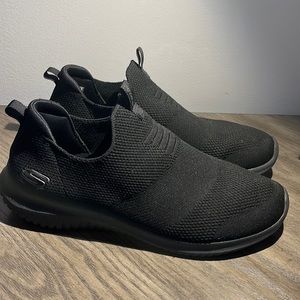 Black slip-on non-slip shoe!